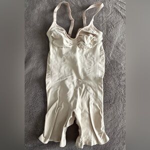 BRAND NEW SKIMS BODYCONTOUR SHAPEWEAR